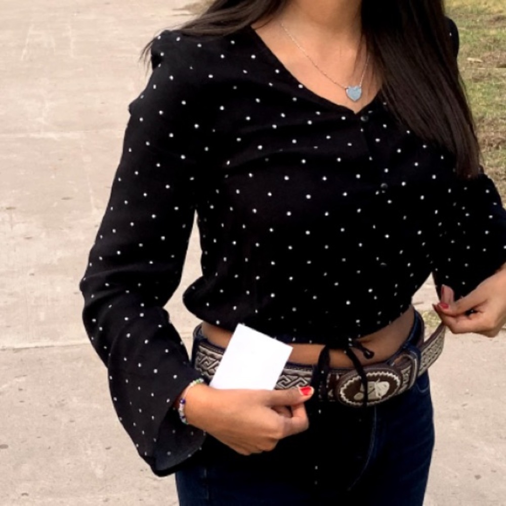 Black and White Wide arm blouse